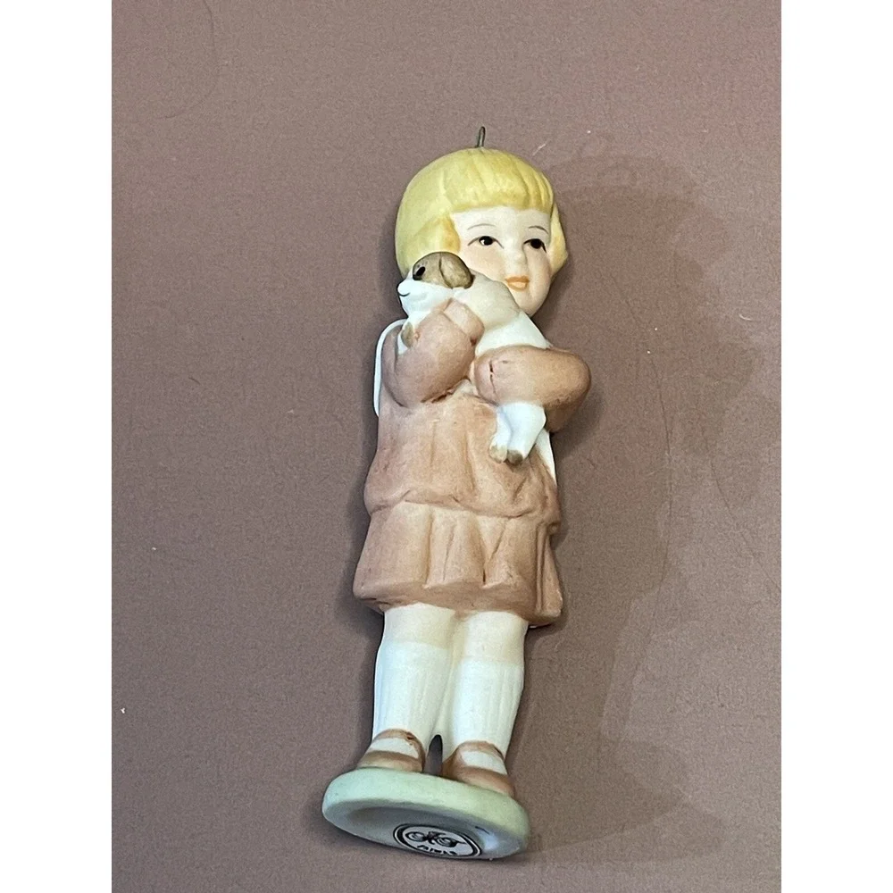 Rover Porcelain Figurine Ornament by Balliol Corp  H1812